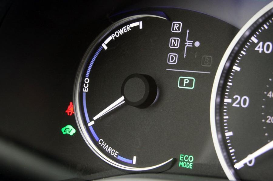  Lexus CT200h 2010 года  (фото 138 из 266)